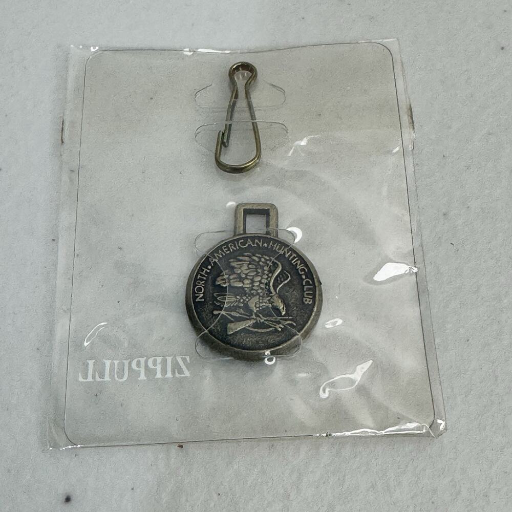 North American Hunting Club Metal Token Zipper Pull Keychain Charm Pendant VTG